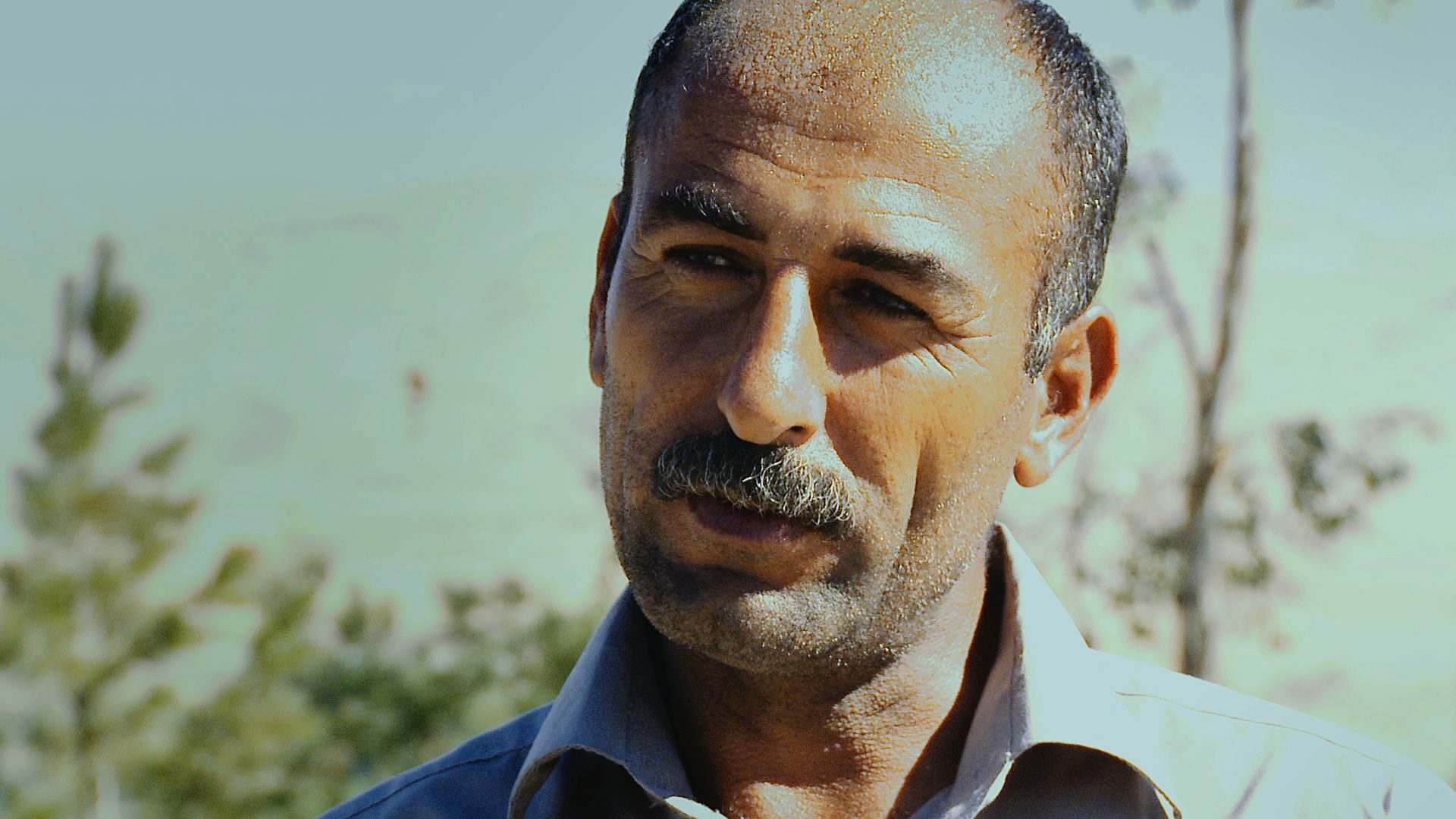 After a chemical attack in May 1988, MUSTAFA KHADER ISMAEL fled with other villagers from Goptapa. Fearing Mustafa's chemical burns would betray who they were, his companions abandoned him in a field. He experienced extreme pain and despair until a Kurdish collaborator with the Iraqi army ("jash") unexpectedly helped him find refuge.